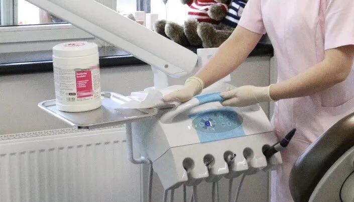 牙椅怎么用口腔医护配合操作实用流程之 ｜ 口腔综合治疗椅清洁、消毒_https://www.jmylbn.com_新闻资讯_第5张