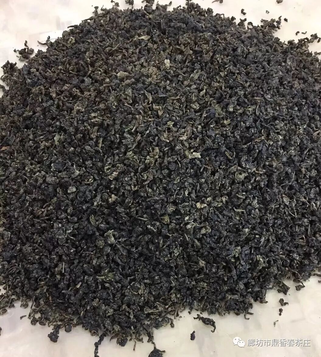 汤色褐红明亮,香气浓郁,滋味甘润生津;茶性温凉,炭焙铁观音属茶中极品