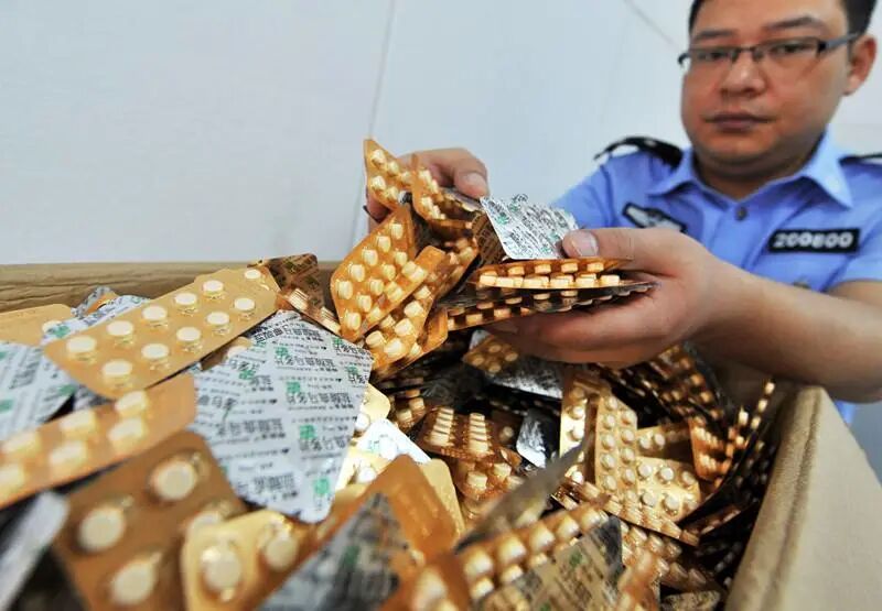 淫魔富少的「强效催情水」，一喝即想要，10分钟就倒~