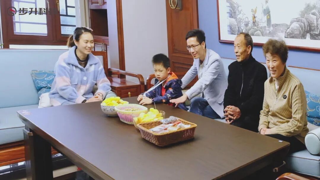 经历通红外护膝怎么用【科技赋能 绿色健康】步升石墨烯远红外护膝茶几健康体验季盛大开启_https://www.jmylbn.com_新闻资讯_第25张