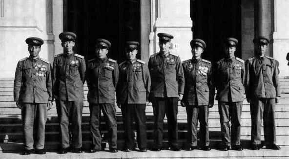 ����մ���Ļ��Ӣ�ۣ��롰�ڹѸ�����ս��2500���ڵ��򲻿壬���յ��ڽ�̨��