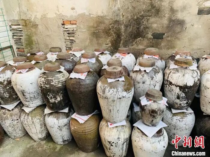酿制好的黄酒。 吴兴刚 摄