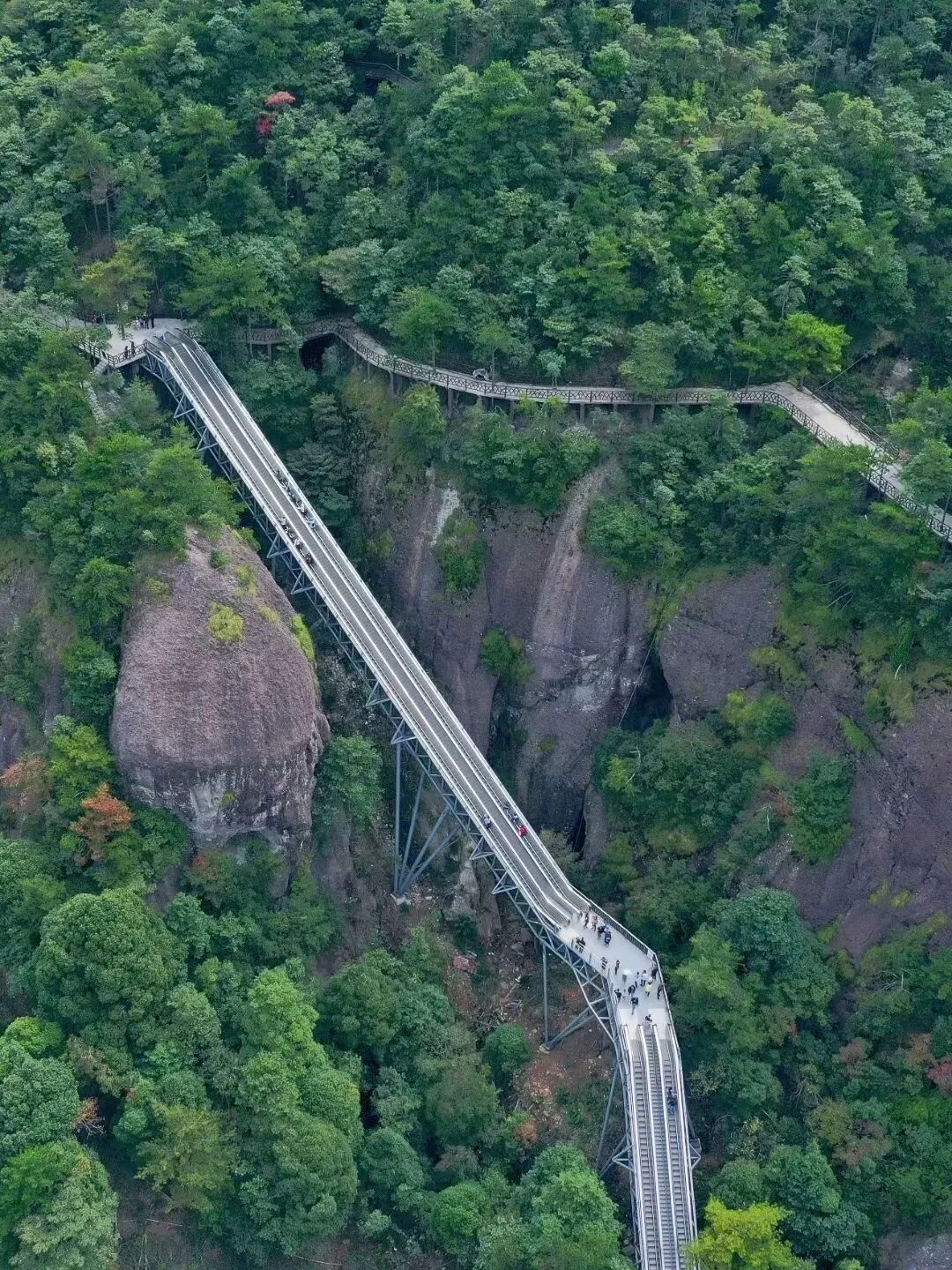 为了提升游客的观望游览体验,神仙居对景区的打造过程中,就考虑到了