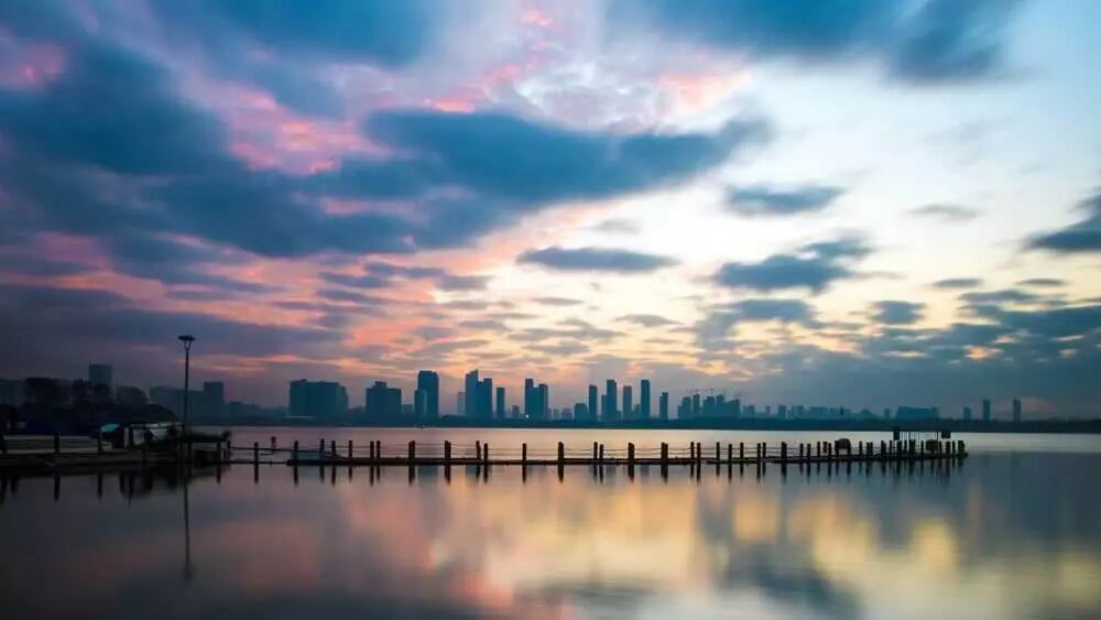 无锡gdp 重磅！2019年无锡GDP新鲜出炉，11852.3亿元仍居江苏第三