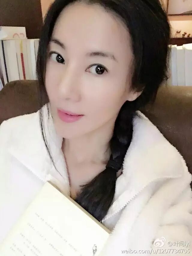 【美女】50岁大妈18身材，性感美胸若隐若现，一出场全场都沸腾！（视频/组图） - 32