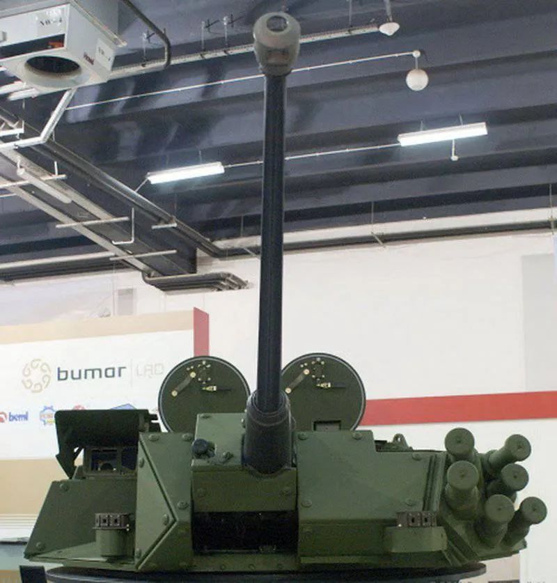 波兰狼獾轮式装甲车施展换头术，加装长钉导弹强化反坦克能力的图8