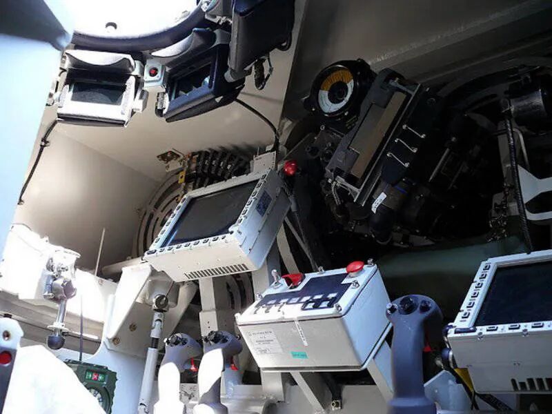 波兰狼獾轮式装甲车施展换头术，加装长钉导弹强化反坦克能力的图13