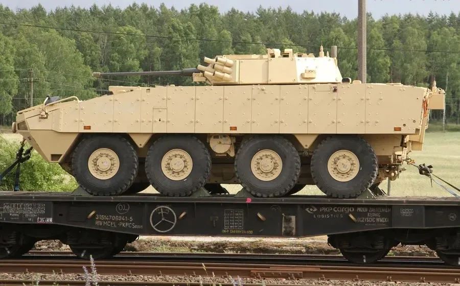 波兰狼獾轮式装甲车施展换头术，加装长钉导弹强化反坦克能力的图21