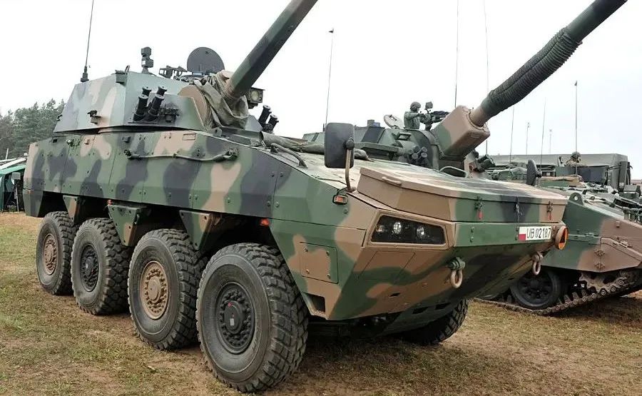 波兰狼獾轮式装甲车施展换头术,加装长钉导弹强化反坦克能力