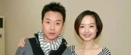 李玉刚妻子终于亮相，背景强大竟是我们熟悉的她，实在是没想到！