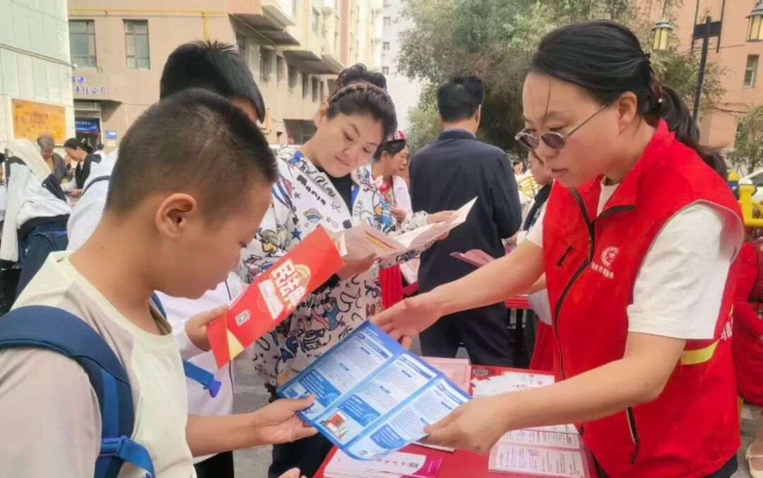 博乐市九中禁毒宣传1 (4).jpg