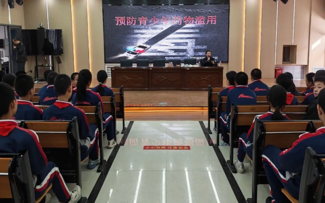 博乐市九中禁毒宣传1 (4).jpg