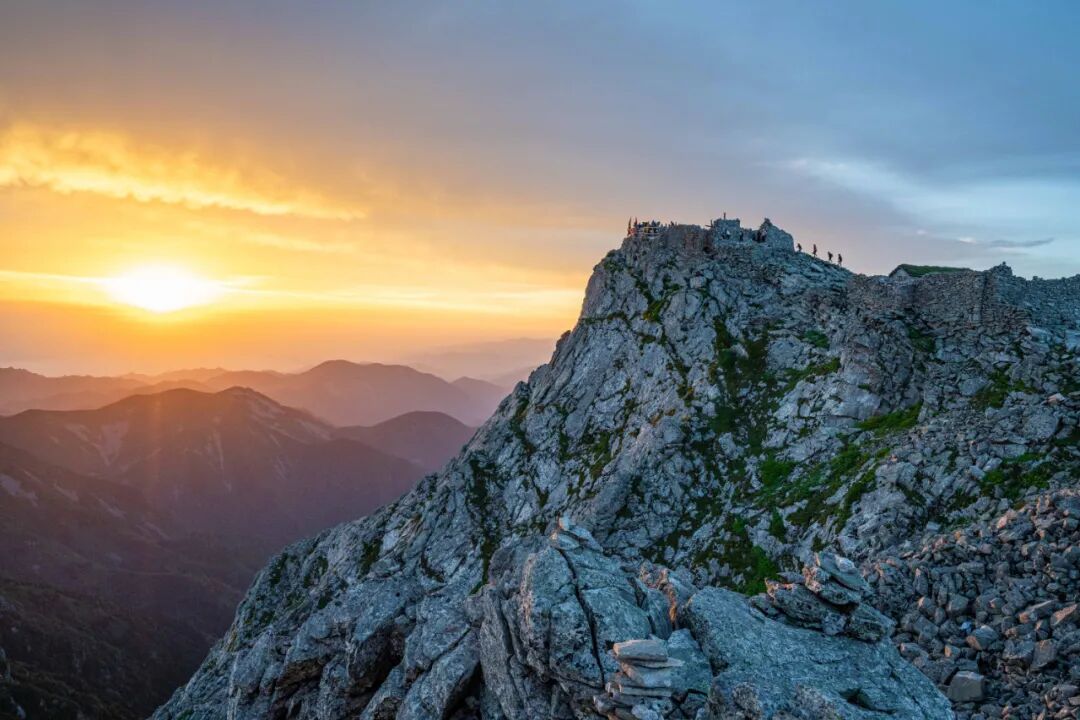 牧高笛登顶太白山叹山河壮丽望之皓然