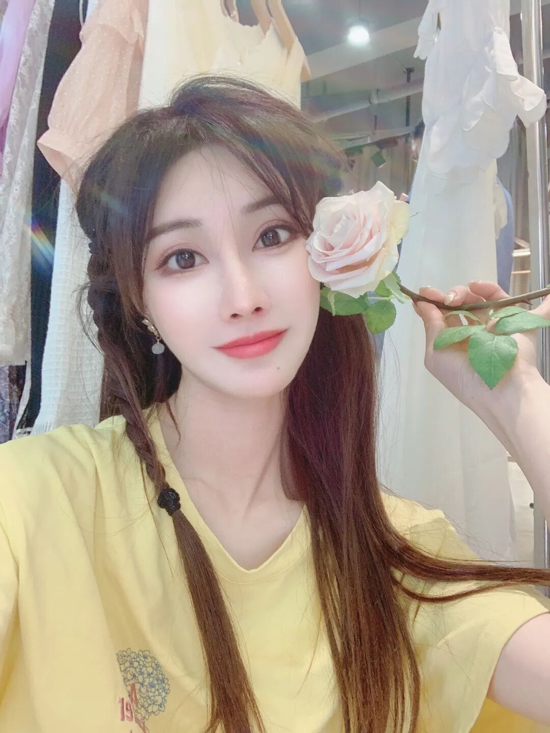 直播6天0銷量，狠心轉型后，她一晚上賣掉3萬件高端貨