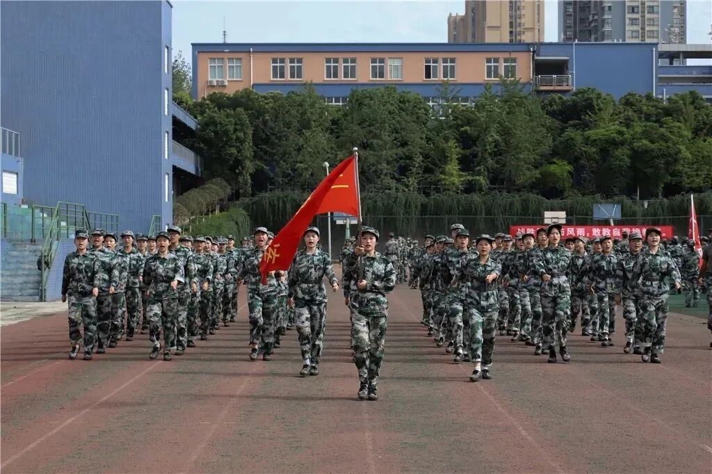 萌新帅炸了四川高校军训现场直击多图预警