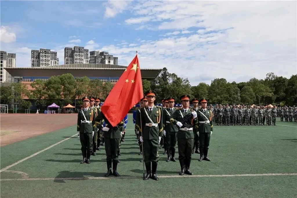 萌新帅炸了四川高校军训现场直击多图预警