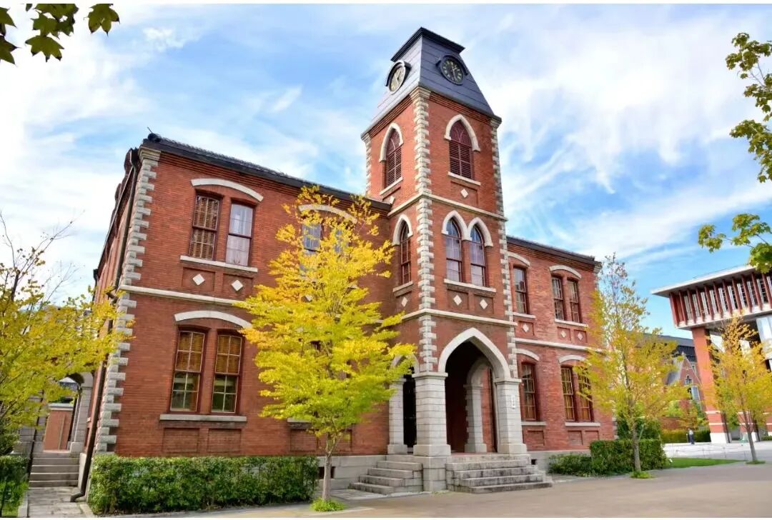 日本大学校园里的诗与花