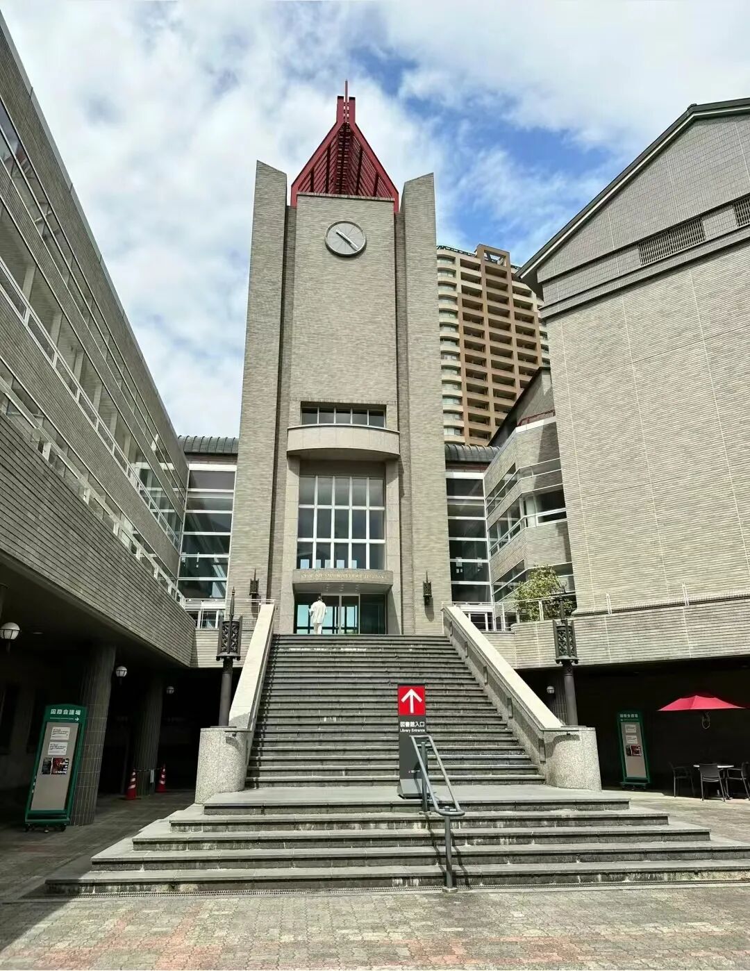 日本大学校园里的诗与花