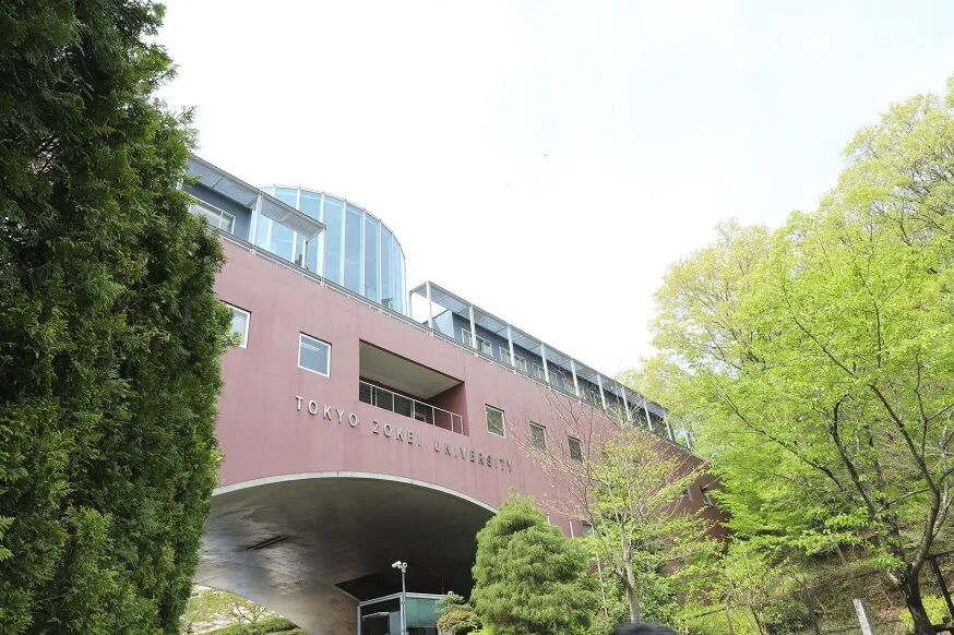 东京造形大学认为设计和美术创作活动是与时代精神和社会创造紧密相连