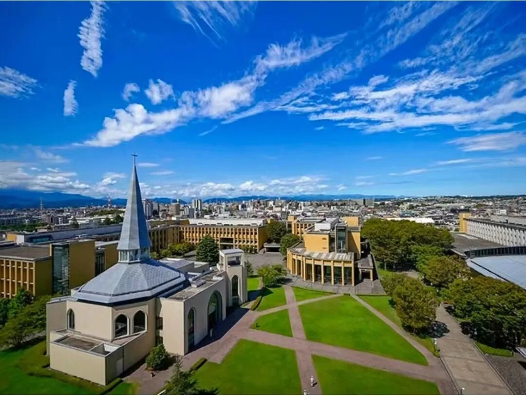 日本大学校园里的诗与花