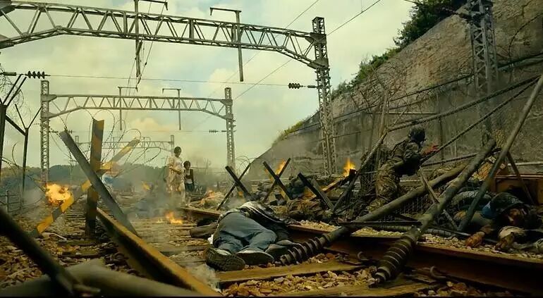 人性从来不是非黑即白. 人性太复杂了. 尤其在生死攸关的问题上.