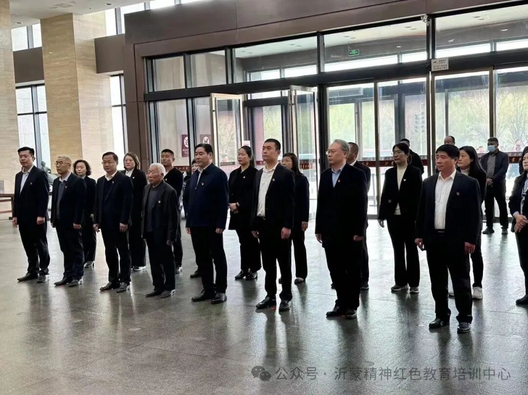 华盛江泉教育集团联合沈泉庄社区开展清明祭英烈主题实践活动