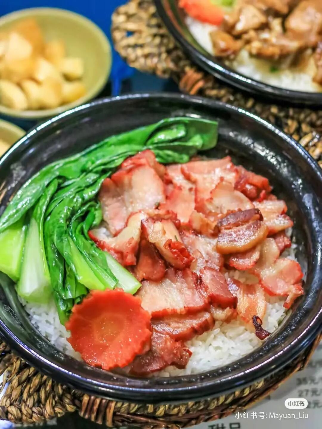 煲仔饭从米到腊肠都是广东本地的味道很是正宗甜口的蜜汁叉烧很讨人