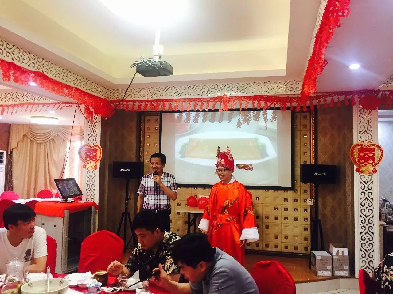 会上,莆仙第一赞的林老师为同学们即兴喊了一场状元宴主题的赞句.