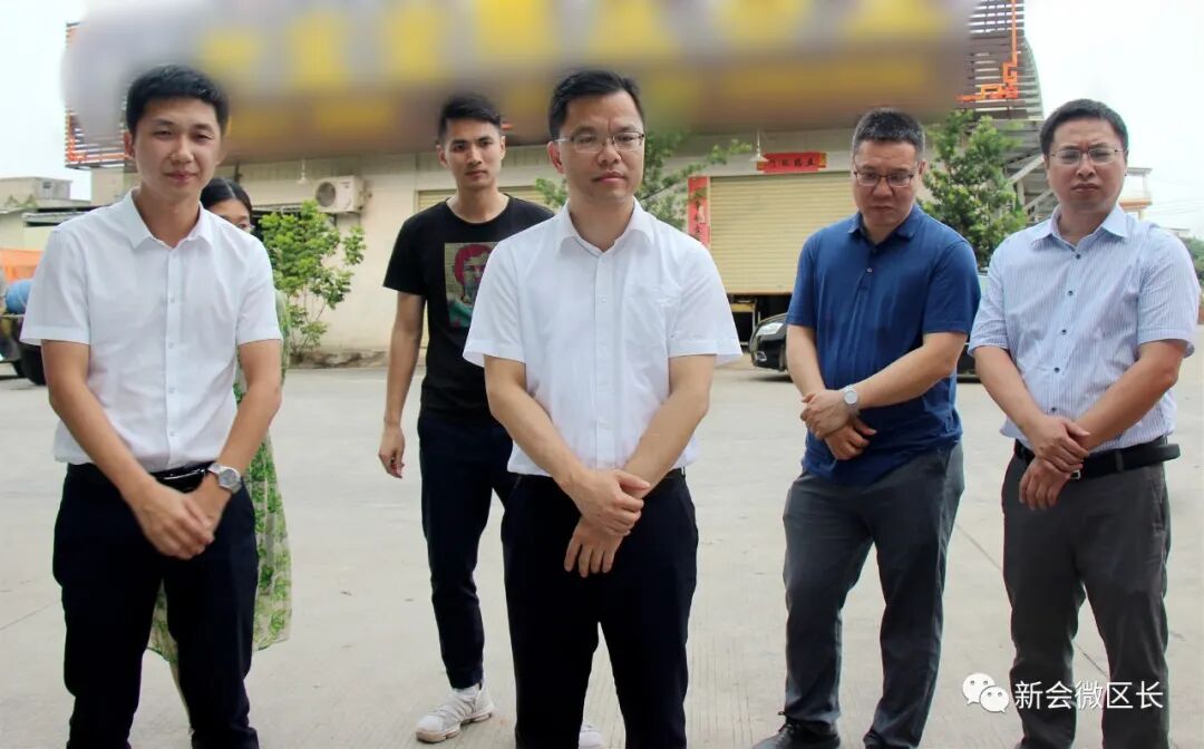 污染防治区长梁明建督导三江镇污染防治攻坚工作