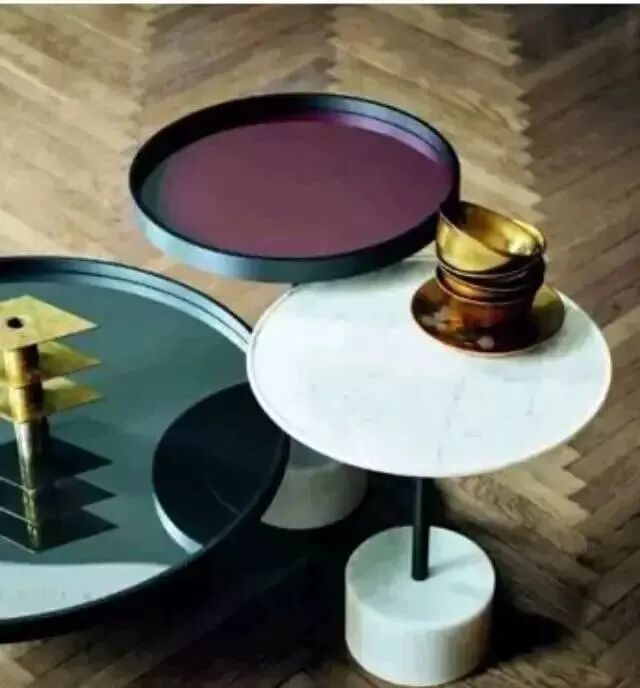 客厅用边几代替茶几，空间加倍放大ing