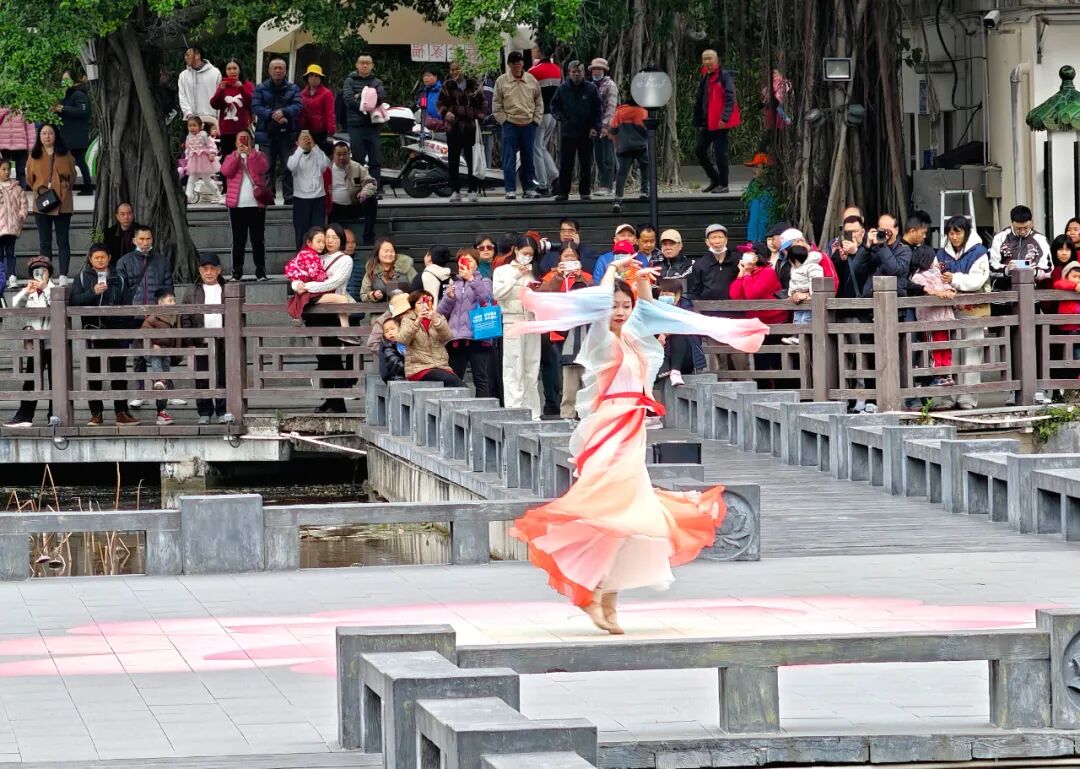 烧花炮赏民俗品咖啡侨乡欢乐喜庆闹元宵