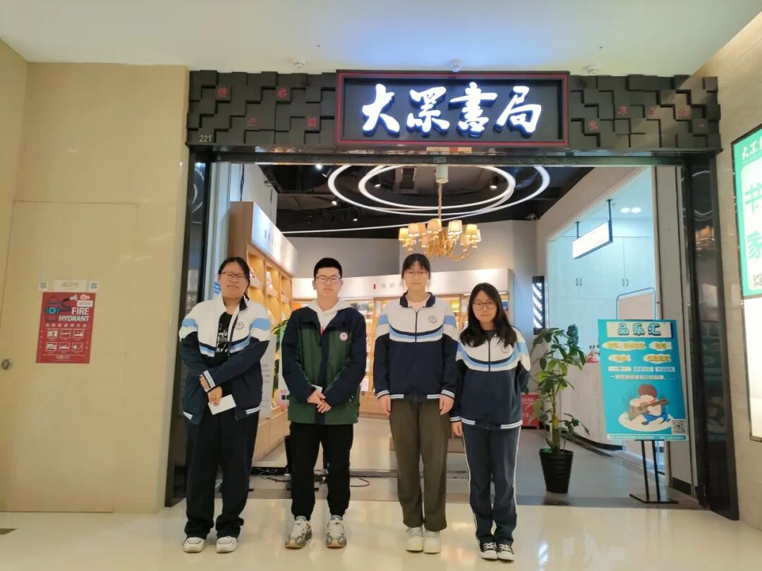 南京国际会议酒店六名同学两两分成小队,分别在紫金楼,钟山楼和丽景楼