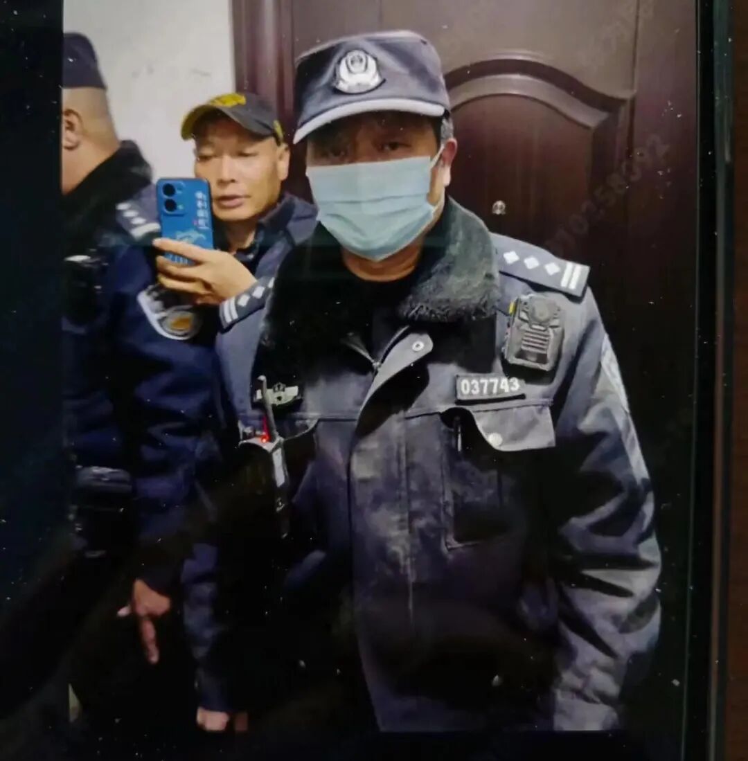 北京警察为生命"冲刺"!