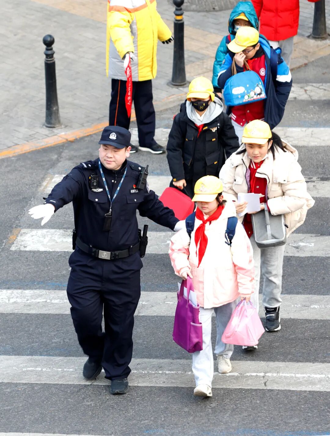 份责任一直延续北京公安民警沿着英雄的足迹用实际行动弘扬"宝来精神"