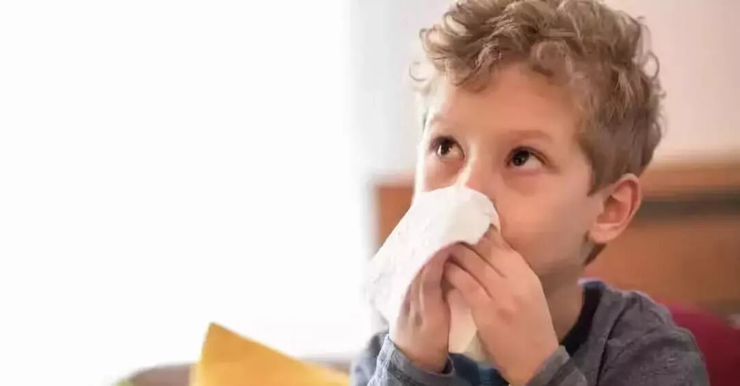 鼻炎拖着不治，竟导致“毁容”!