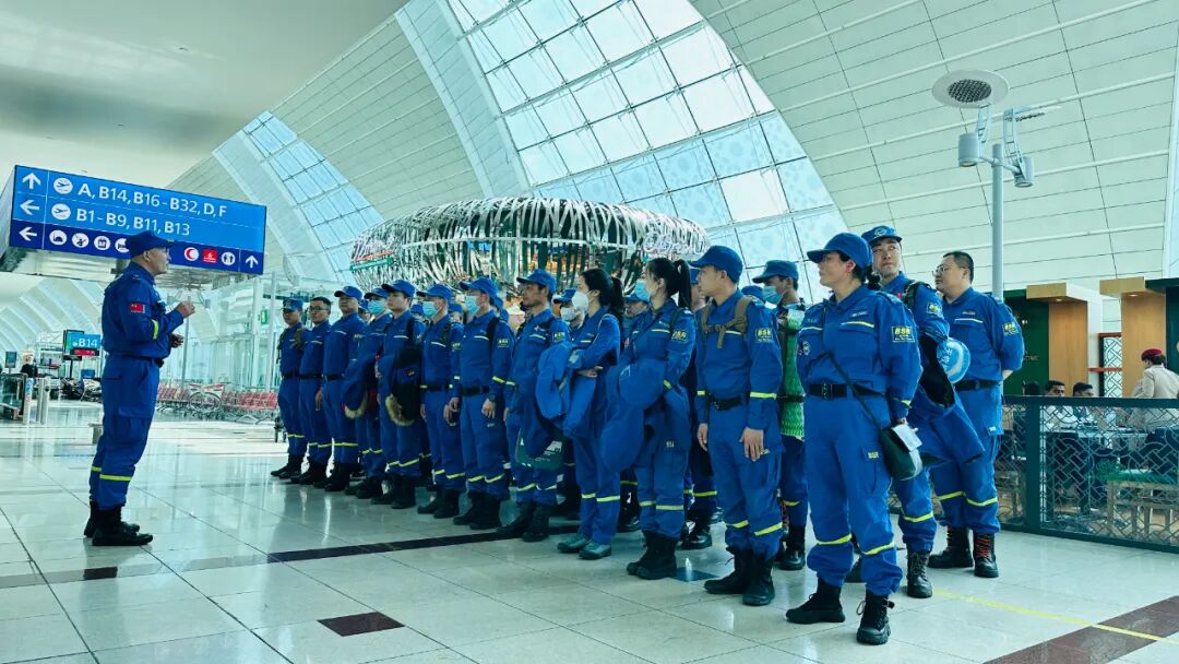 蓝天救援队已有山西9名队员出征_法国_新闻_华人头条