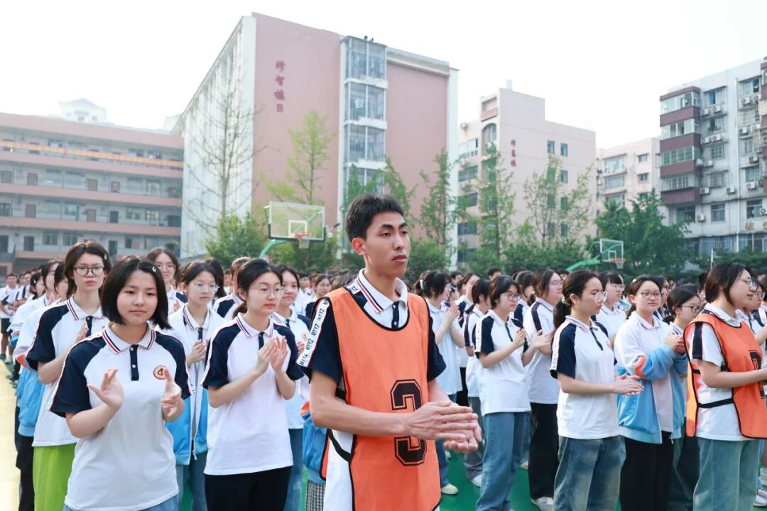 心无旁骛乘风起 笔有惊雷踏浪归