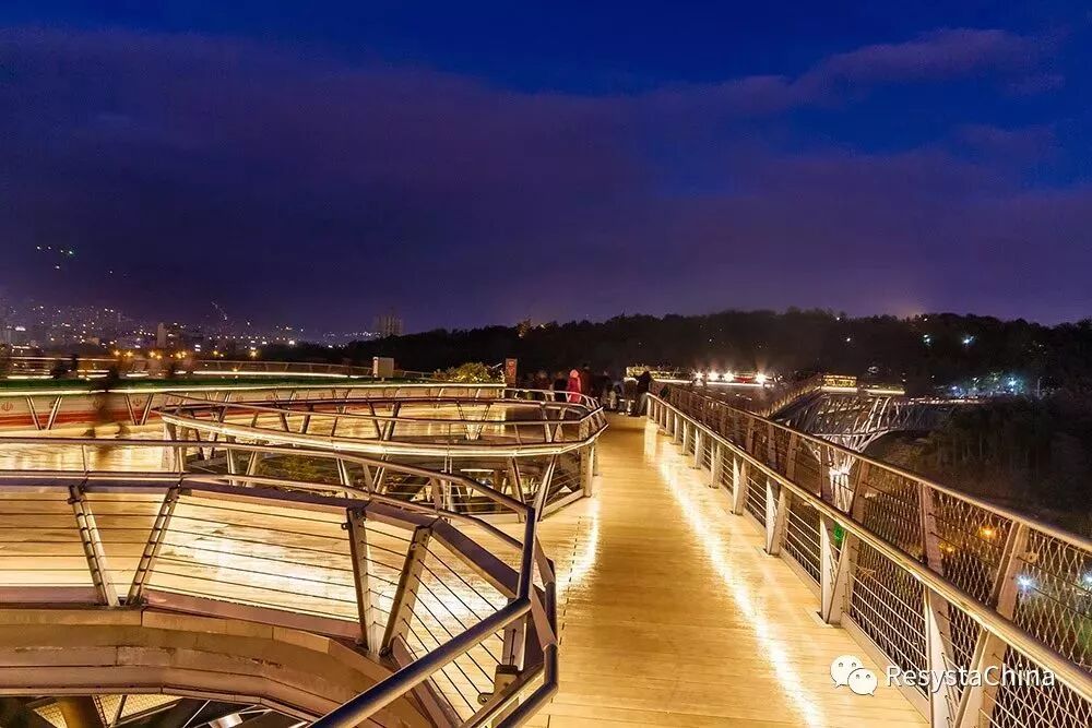 伊朗Tabiat人行天桥