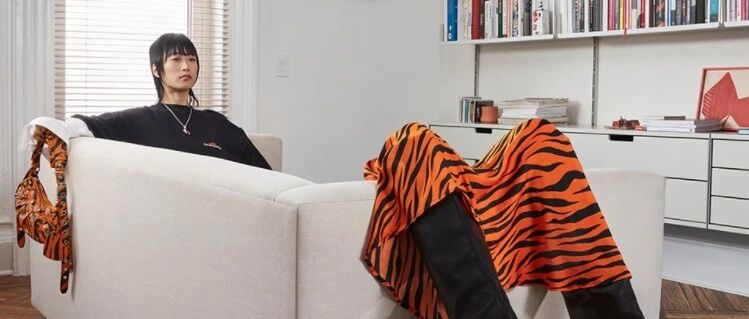 春节营销鏖战正酣，巴黎世家的虎年创意如何杀出重围？