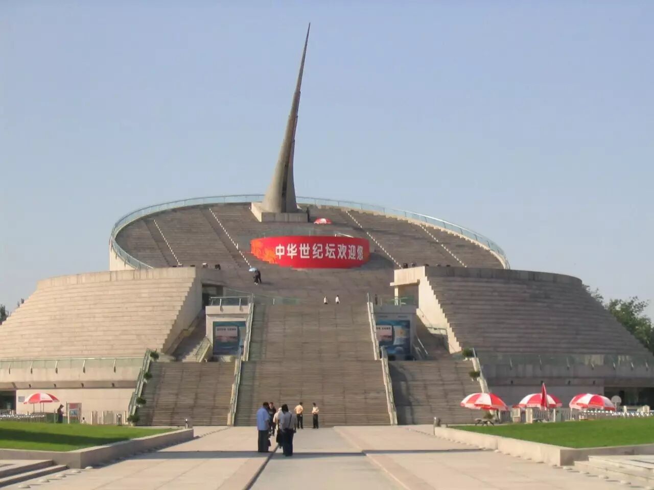 13:30 参观 中国科学院古脊椎动物博物馆,在专家的带领下了解脊椎动物