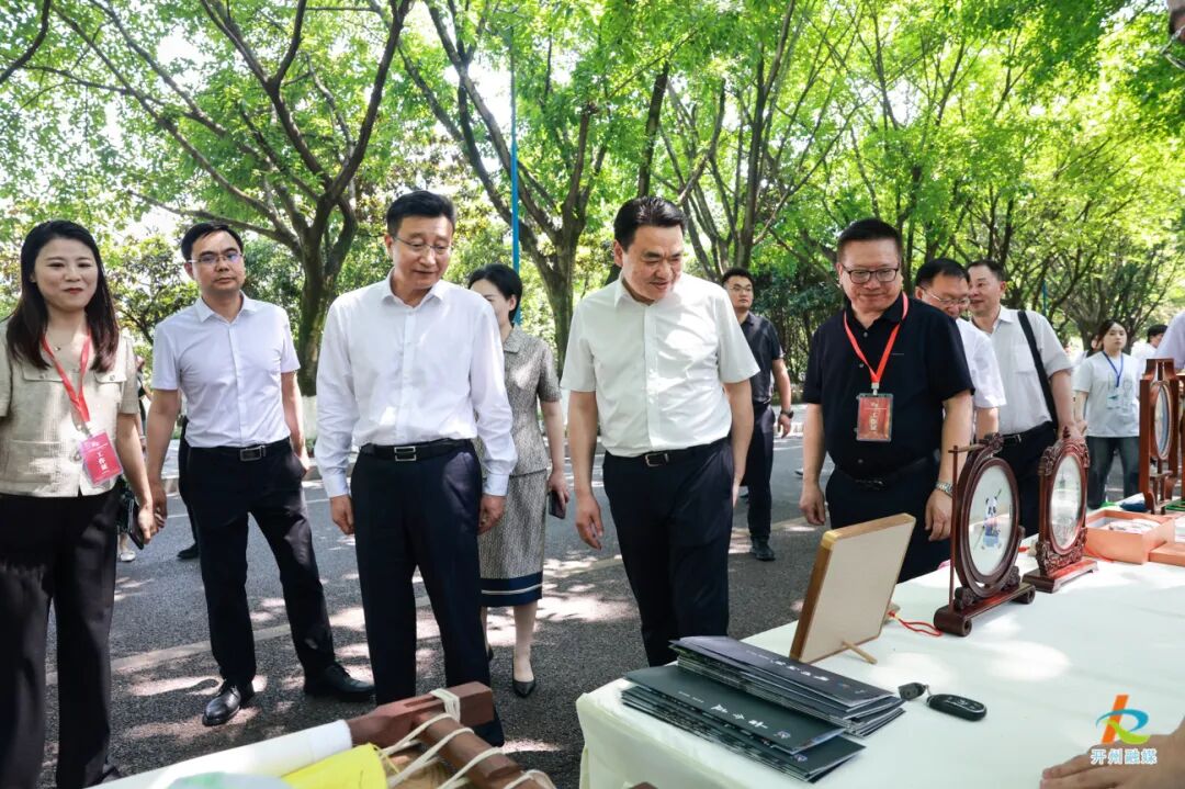 观看开州区非遗文化进校园。1 崔家清 摄.jpg