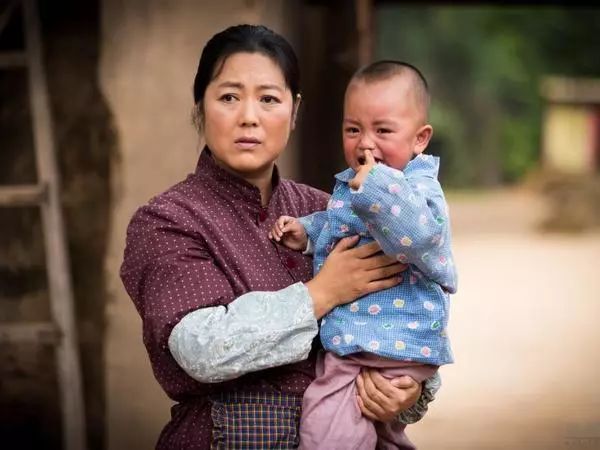 她為演戲在臉上打了二百多針， 現在留下後遺症， 丈夫做法讓人稱讚 情感 第7張