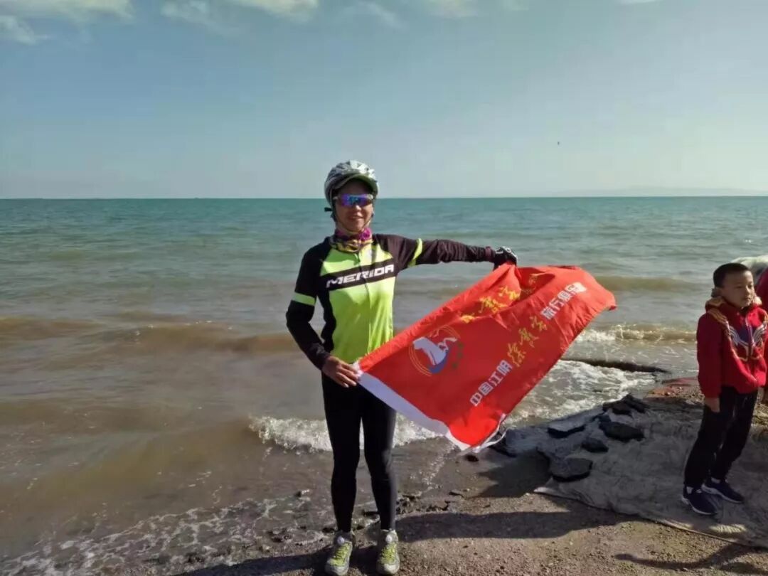 江阴夫妻38天骑车去宁夏 两人加起来超100岁