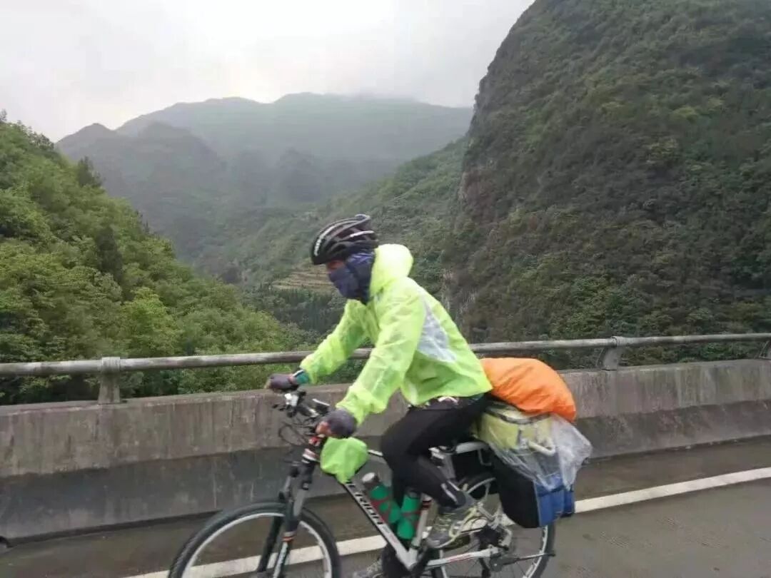 江阴夫妻38天骑车去宁夏 两人加起来超100岁