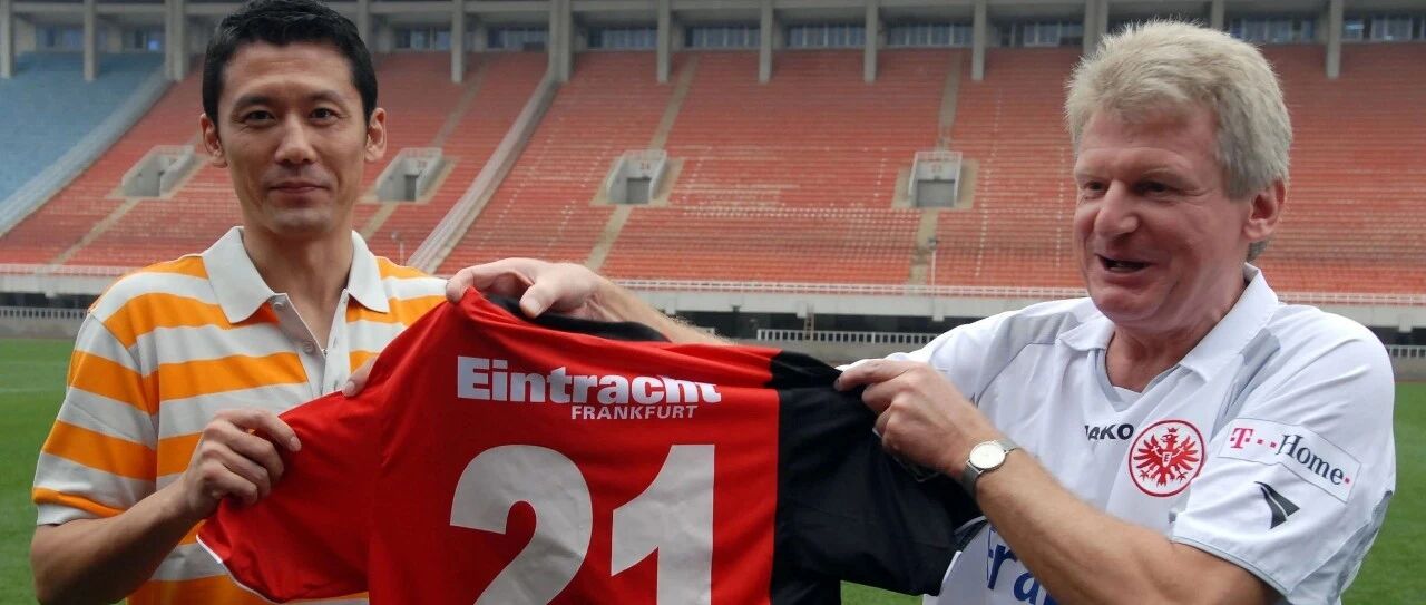 中国球员杨晨杨晨当选“德甲传奇球星”