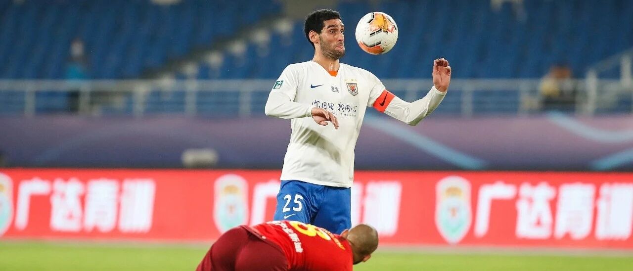 鲁能争议判罚“帽子戏法”，这谁顶得住啊？