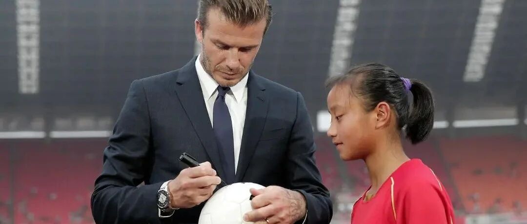 前有小贝祝福张琳艳，后有水指导收好礼！国际足坛梦幻联动中国女足！