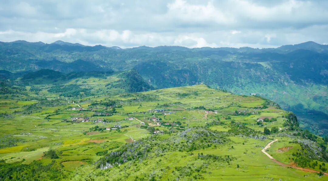 盐边县格萨拉彝族乡看山水馈赠听自然物语