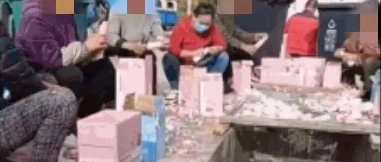 荒唐!好端端的酸奶成桶倒沟里!背后原因让人愤怒……