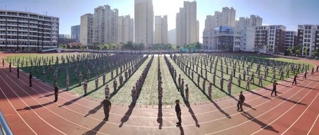 豪气干云，意气风发！这群“小兵”太“燃”啦！